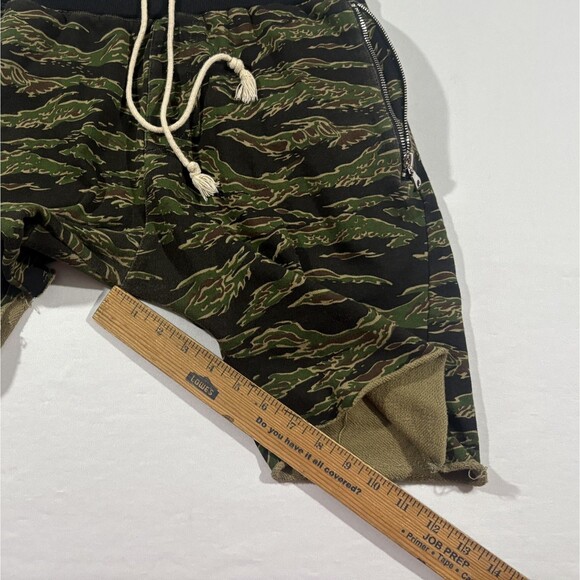 Yeezy Mens Kanye Sweat Tiger Green Camo Print Shorts Cutoff Cotton YZY Sz S - Picture 5 of 8
